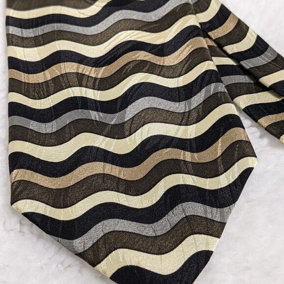 Men's Vintage Urban Canvas 100% Silk Tie Wavy Horizontal Motif - Picture 9 of 12